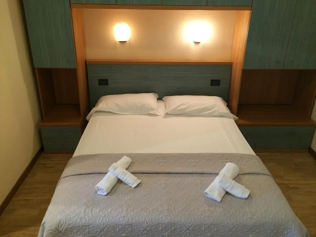 לידו די ג'סולו Hotel Stella D'Oro לידו די ג'סולו